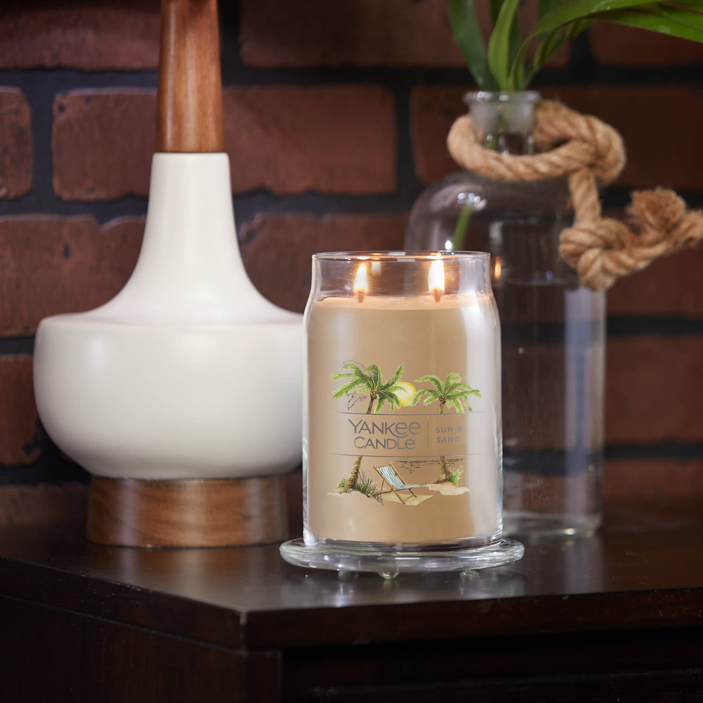Yankee Candle Pink Sands Scented, Classic 22oz Large Jar Single Wick Candle, Over 110 Hours of Burn Time, Perfect for Creating Relaxing Atmosphere